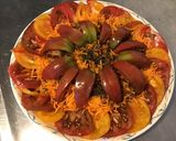 Une image de l'étape 6 de Salade de tomates bicolores et carottes râpées aux aromates de la mer.