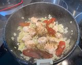 Une image de l'étape 3 de Casarecce à la dinde crème et épinards, tomates et fromage râpé.