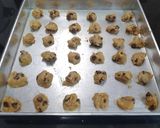 Gambar langkah 6 resipi Kukis Coklat Cip Almond #KCHUP.