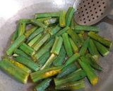 A picture of step 7 of Bhindi curry.