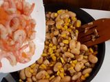 Пиріжки з креветками і квасолею