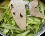 A picture of step 1 of Potol Khosha’r Khagina (Skin of Parwal mashed).