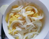Foto del paso 1 de la receta: Tortilla de patatas con cebolla