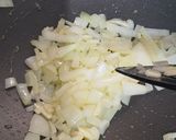 Foto langkah ke 2 dari resep 67. Sop makaroni sosis (SoMaSi).