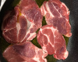 Foto del paso 1 de la receta: Chuletas en salsa a la jardinera