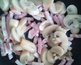 Foto del paso 1 de la receta: Pasta con bacon y champiñones