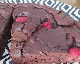 Une image de l'étape 5 de Moelleux chocolat framboise.
