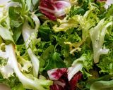 Foto del paso 1 de la receta: Ensalada fresca con aguacate y taquitos de jamón