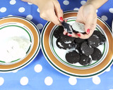 Foto del paso 1 de la receta: Tarta de Oreo | Sin Horno y sin gelatina o grenetina | Fácil y Deliciosa 🍰