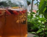 Hình bước làm 2 của món Trà hoa cúc táo đỏ