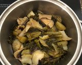 Hình bước làm 2 của món Đậu hủ nấm rơm kho cải chua (món chay)