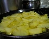 Foto del paso 2 de la receta Tortilla de patatas con calabacín y queso de cabra
