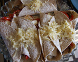 Foto del paso 6 de la receta: Tortillas rellenas con chorizo colorado