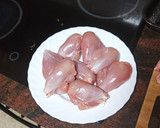 Foto del paso 1 de la receta: Jamoncitos de pollo en salsa con papas fritas