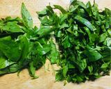 Hình bước làm 1 của món Nấu ăn cùng con: Mì trứng húng quế tươi và bolognese tôm