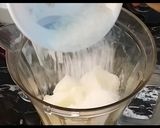 A picture of step 1 of Melon Shake.