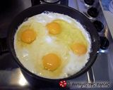 A picture of step 2 of Eggs cooked with feta cheese.
