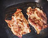 Sült tarja hagymás tört krumplival recept fázis 2 fotója