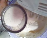 Foto langkah ke 3 dari resep Cupcake Karakter Strawberry.