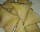A picture of step 5 of Noodles Samosa.