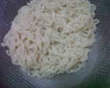 A picture of step 3 of Chinese Bhel with Maggi.