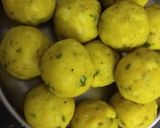 A picture of step 2 of Vada Pav.