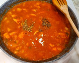 Foto del paso 4 de la receta: Pollo en salsa de tomate con patatas