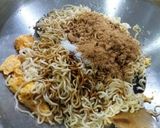 Foto langkah ke 3 dari resep Mie Goreng Manis (Tiam Mi).