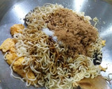 Foto langkah ke 3 dari resep Mie Goreng Manis (Tiam Mi).