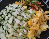 Foto del paso 1 de la receta: Salteado de vegetales con atún🥒🧄🧅🫑🥗