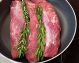 Foto del paso 1 de la receta: Solomillo de cerdo con romero y manzanas