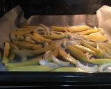 Foto del paso 1 de la receta Lubina al horno con tomates cherry, patatas y cebolla