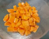 Une image de l'étape 3 de Salade de pomelos au melon, orange et vanille.