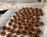A picture of step 1 of Pretzel, Hershey kiss m'n m treats.