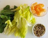 Foto del paso 1 de la receta: Ensalada de melón con aderezo de cilantro