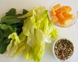 Foto del paso 1 de la receta: Ensalada de melón con aderezo de cilantro