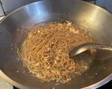 Foto langkah ke 4 dari resep Crispy Noodle Soup.