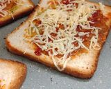 A picture of step 2 of Veg omelette pizza.