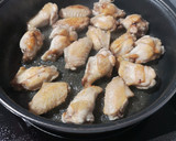 Foto del paso 1 de la receta: Pollo en pepitoria