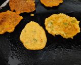 A picture of step 2 of Quinoa mini chilla.
