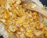 Risotto ai finferli e salvia recipe step 2 photo
