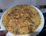 Foto del paso 7 de la receta: Tortilla de patata con chorizo picante