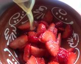 Foto del paso 5 de la receta Macedonia de fresas en zumo de naranja, con sal y sin azúcar. Fuerza contra el virus!!