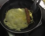 Foto langkah ke 2 dari resep 33. Sosis Gulung Telur.