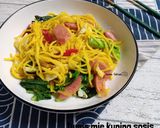 Foto langkah ke 6 dari resep Tumis mie kuning sosis.