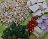 Foto langkah ke 1 dari resep Sayur Tauge Tahu Putih.