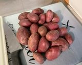 Une image de l'étape 1 de Pommes de terre grillées aux herbes et épices.