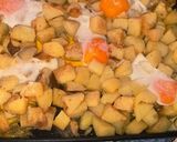 Foto del paso 5 de la receta: 😋Papas al horno con Huevito !!