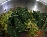 Foto langkah ke 4 dari resep Tumis Bunga Pepaya Daun singkong Teri.