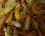 Gambar langkah 3 resipi Udang goreng kunyit🍤.
